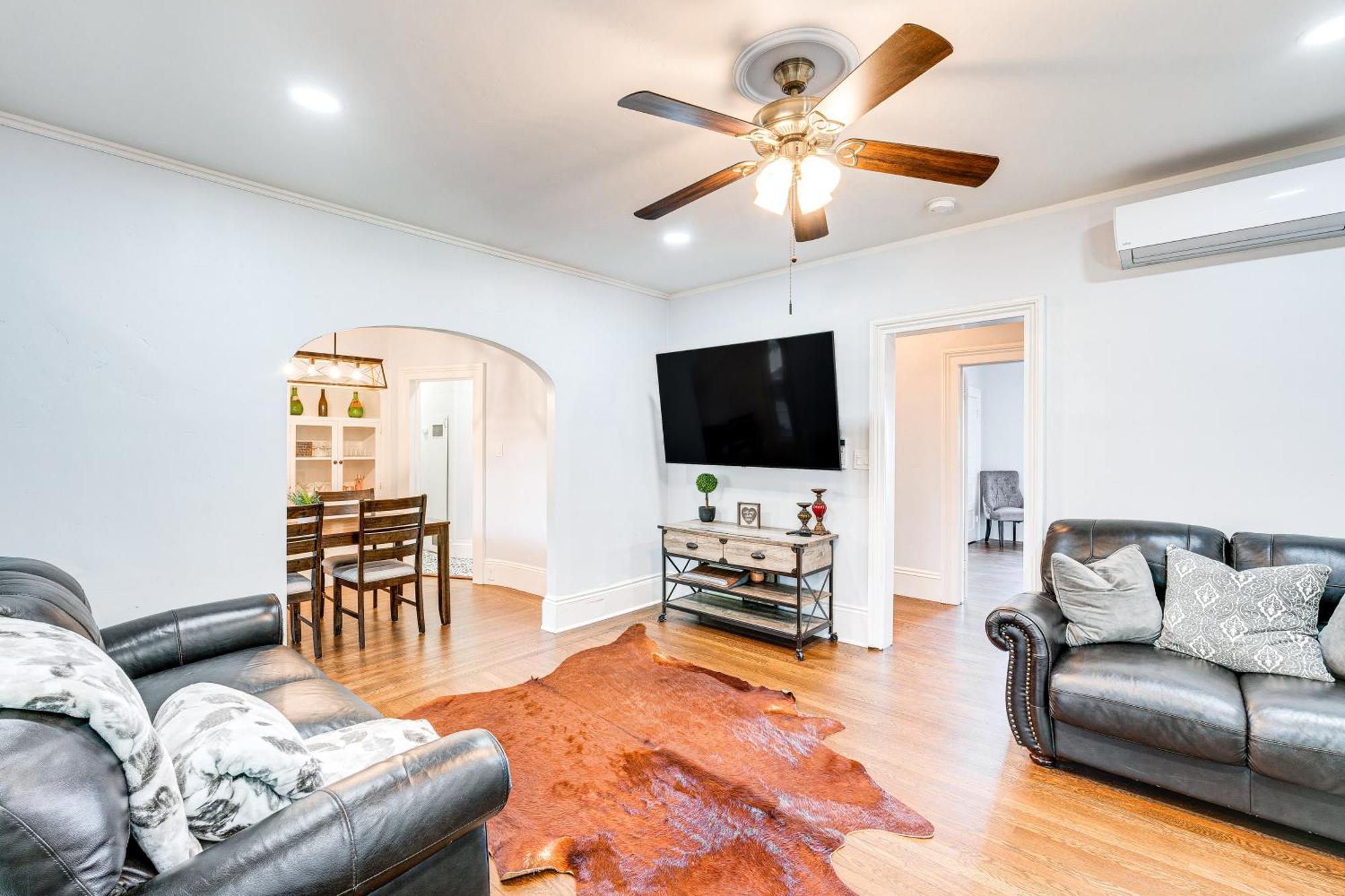 Bright Woodland Apartment Walk To Main Street Luaran gambar