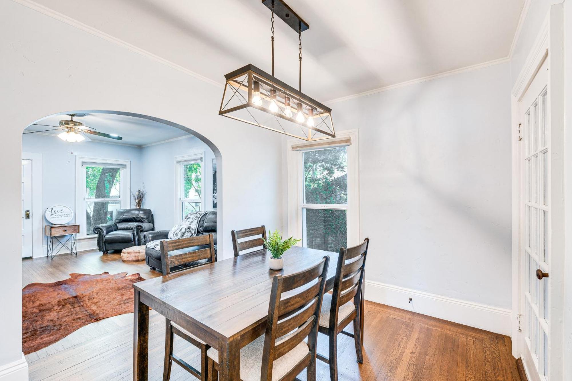 Bright Woodland Apartment Walk To Main Street Luaran gambar