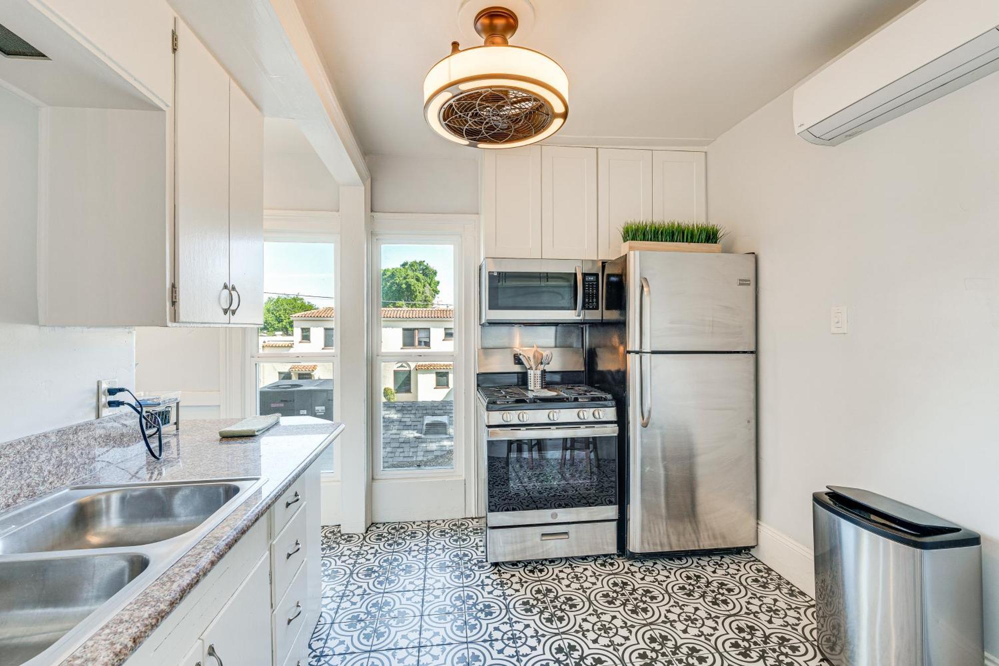 Bright Woodland Apartment Walk To Main Street Luaran gambar