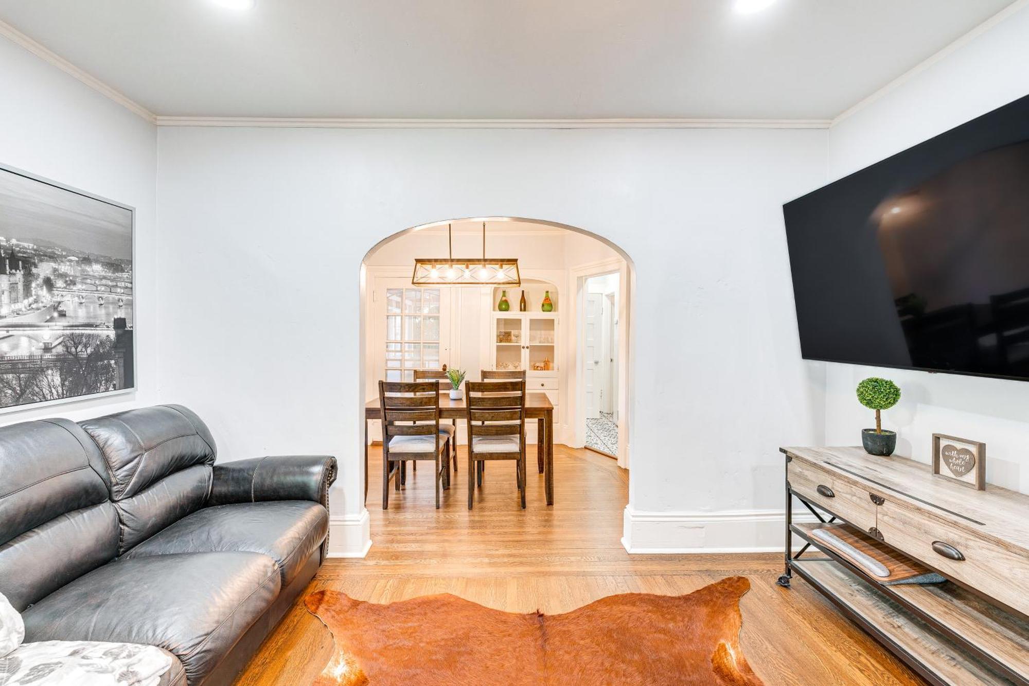 Bright Woodland Apartment Walk To Main Street Luaran gambar