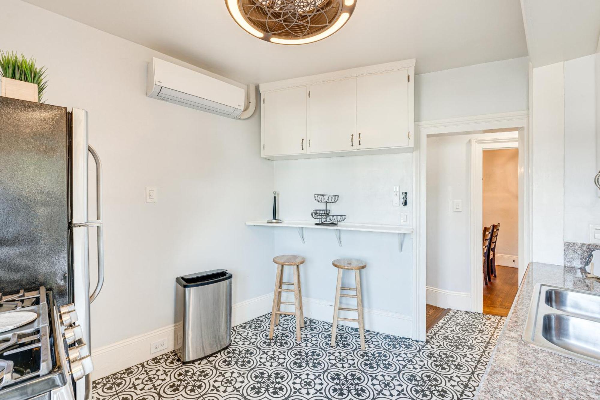 Bright Woodland Apartment Walk To Main Street Luaran gambar